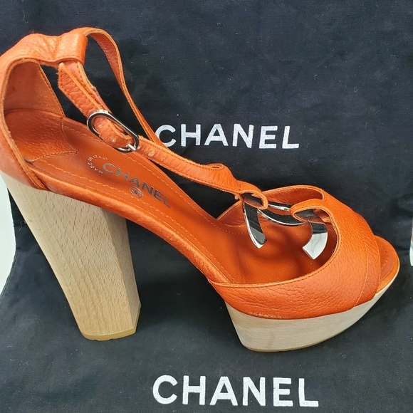 Chanel CC Logo T-Strap Platform Sandals - Picture 9 of 13
